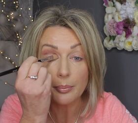 easy step by step makeup for mature hooded eyes, Applying a light color eyeshadow to the lid