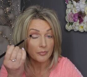 easy step by step makeup for mature hooded eyes, Shading in the sides with eyeshadow