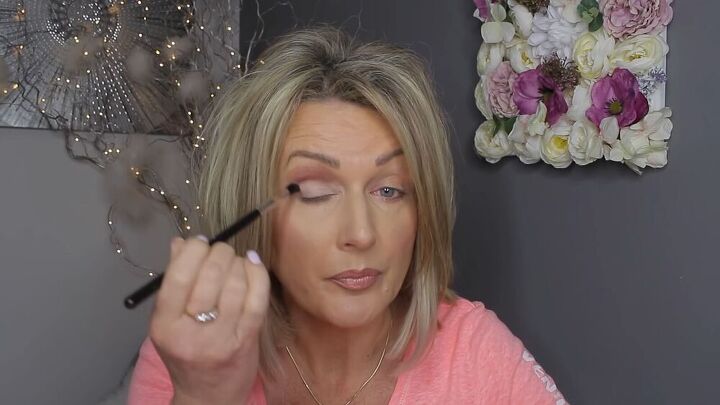 easy step by step makeup for mature hooded eyes, Shading in the sides with eyeshadow