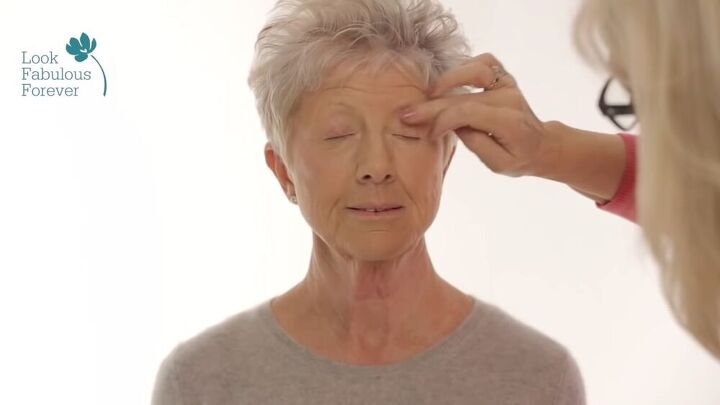 enhancing lip eye makeup for women over 60, Applying lip prime to eyelids