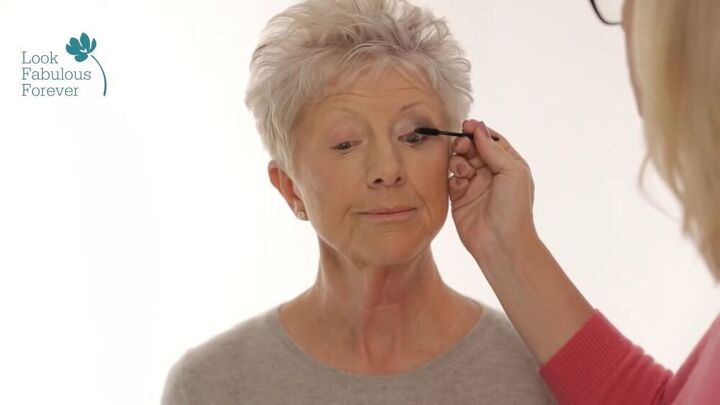 enhancing lip eye makeup for women over 60, Applying mascara to lashes