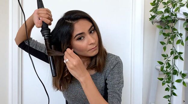 5 cute curly long bob hairstyles that are super easy to do, Curling hair with a curling wand
