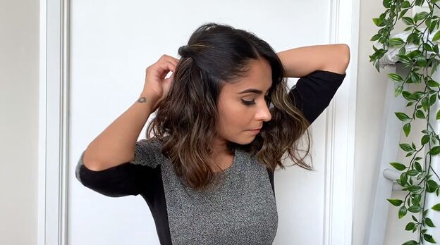 5 cute curly long bob hairstyles that are super easy to do, Twisting hair behind the head