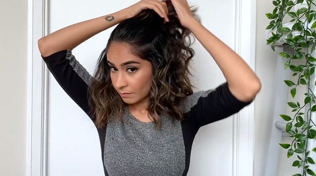 5 cute curly long bob hairstyles that are super easy to do, Pulling hair to the back