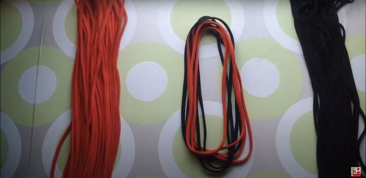 3 cool ways to make a scarf necklace out of old t shirts, Looping the t shirt fabric