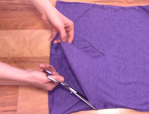 3 no sew diy t shirt cutting ideas that will give your tees new life, Cutting the ties for the crop top
