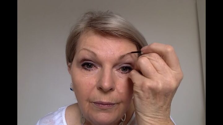 5 top makeup tips for older women how to apply makeup on mature skin, How to define eyebrows for mature faces