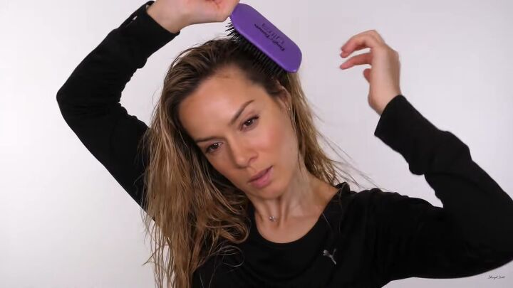 how to do easy overnight beach waves that last 3 days, Brushing hair with a tangle teaser brush