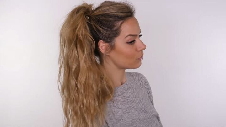 how to do easy overnight beach waves that last 3 days, Beach waves in a ponytail
