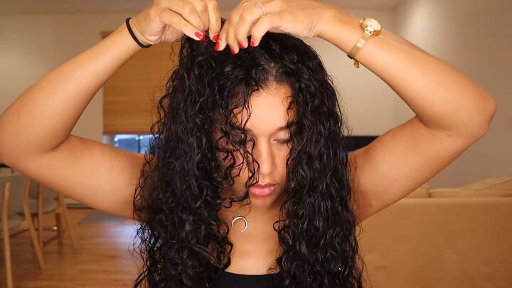 5 step 3b and 3c hair routine for voluptuous defined curls, Working product into the top of the hair