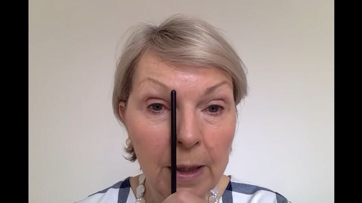how to easily perfectly apply eye makeup for mature women, Measuring eyebrows with a makeup brush