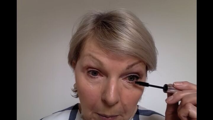 how to easily perfectly apply eye makeup for mature women, Applying mascara for mature faces