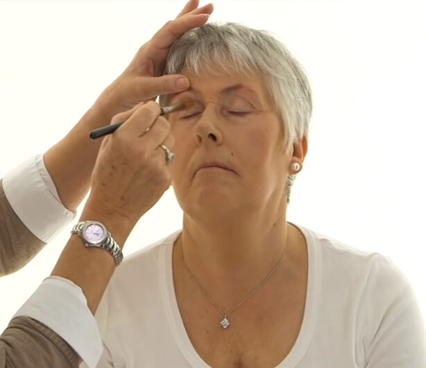 how to perfectly apply eye makeup for older women with glasses, Applying eyelid primer
