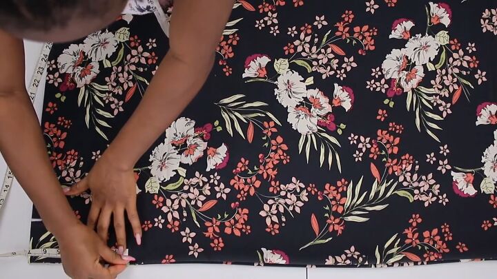 need an easy no pattern sewing project make this simple circle top, Measuring and marking the fabric