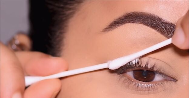 how to curl lashes without eyelash curler 5 creative curling methods, How to curl lashes using Q tips