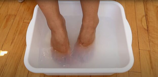feet need some love here s how to do a perfect pedicure at home, What is the best thing to soak your feet in