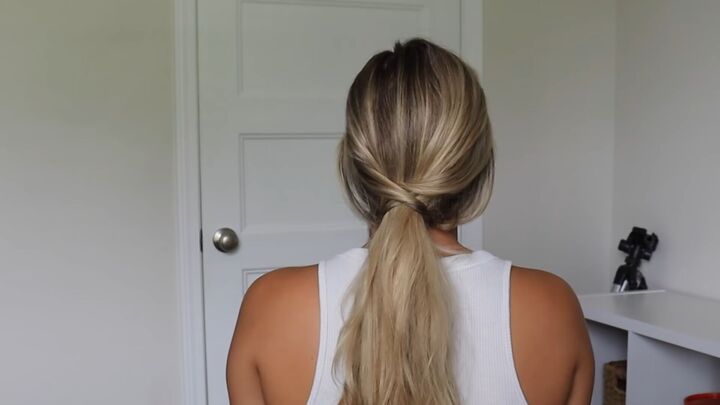 how to tie your hair without a hair tie 4 different cute ways, Pretty ponytail without a hair tie