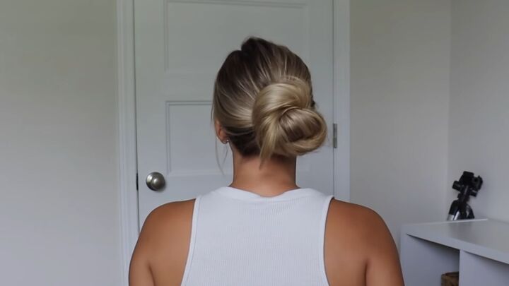 how to tie your hair without a hair tie 4 different cute ways, No hair tie bun