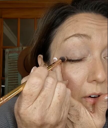 need a touch of glamour this fall try this fall eyeshadow tutorial, Applying a brown eyeshadow shade in the outer corner