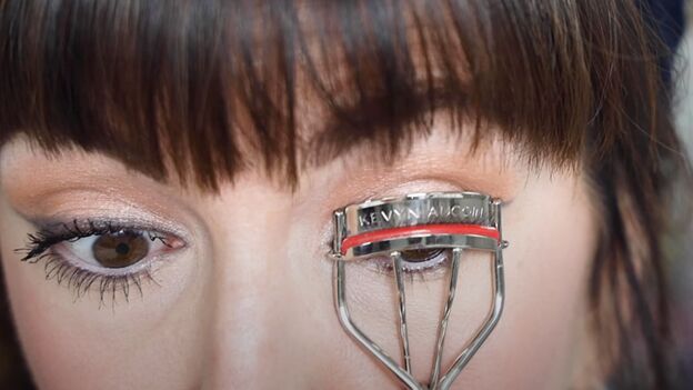 How to Easily Make Eyelashes Look Longer Without Fake Lashes | Upstyle