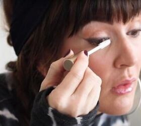 how to easily make eyelashes look longer without fake lashes, Applying eyelash primer to lashes