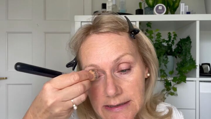 quick easy 5 minute makeup routine for women over 50, Applying foundation to the eyelids