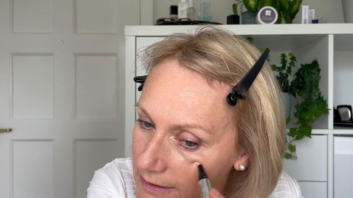 quick easy 5 minute makeup routine for women over 50, Easy 5 minute makeup routine