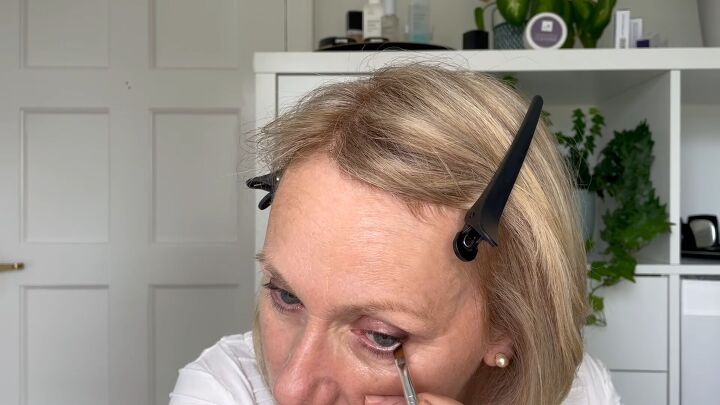 quick easy 5 minute makeup routine for women over 50, How to do makeup in 5 minutes or less