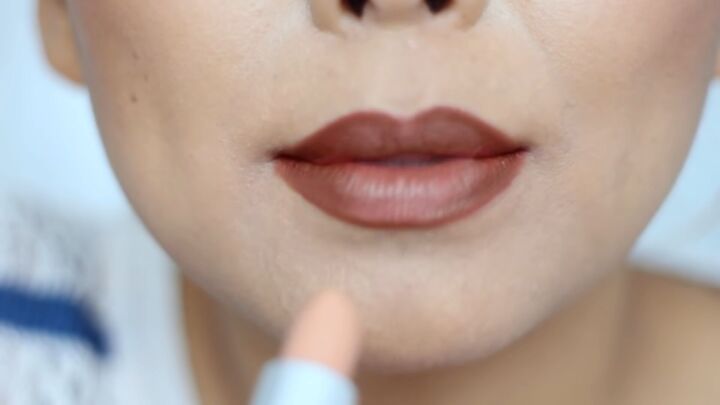 11 quick lipstick tips for beginners every makeup lover needs to know, Applying a lighter color in the lip center