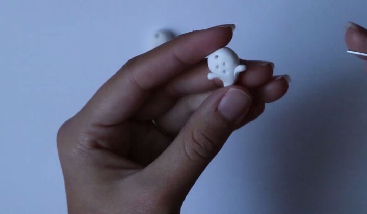 4 easy polymer clay halloween ideas for cute but spooky earrings, Polymer clay ghost earrings