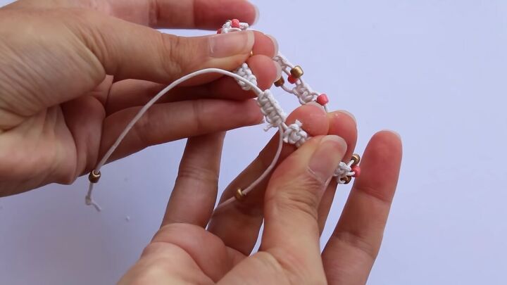 5 cute square knot friendship bracelet ideas with beads chains, How to finish a macrame bracelet