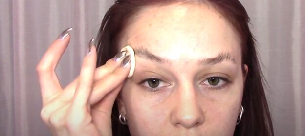 live long prosper with this easy spock costume eyebrow tutorial, Applying setting powder to eyebrows
