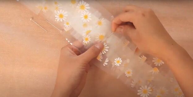 everything s coming up daisies in this cute ruffle headband tutorial, Pinning the ruffle headband ready to sew
