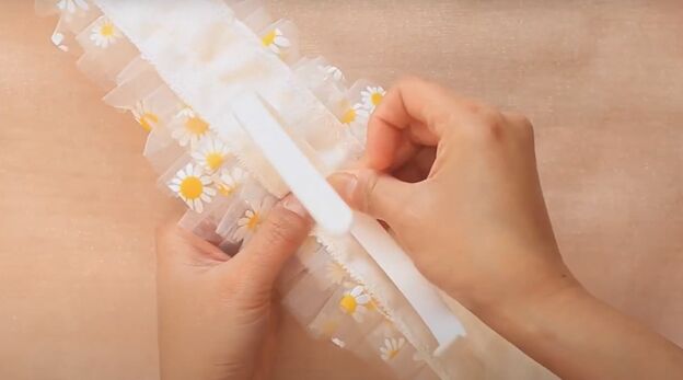 everything s coming up daisies in this cute ruffle headband tutorial, Gluing the ruffle onto the headband
