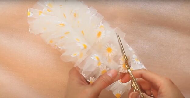 everything s coming up daisies in this cute ruffle headband tutorial, Trimming the ruffles to get the best shape