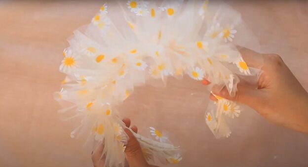 everything s coming up daisies in this cute ruffle headband tutorial, DIY ruffle headband tutorial