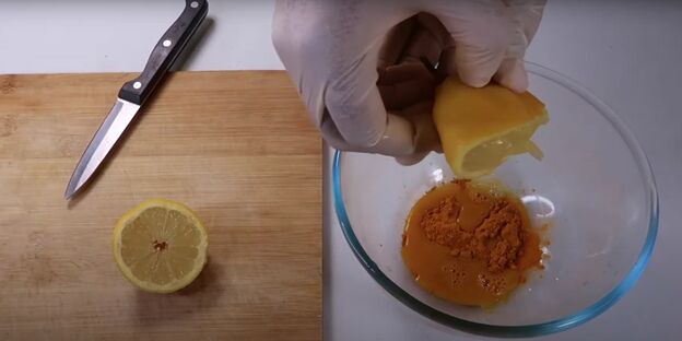 this easy turmeric lemon face mask clears up skin gives you a glow, Turmeric face mask recipe