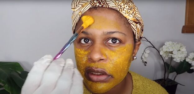 this easy turmeric lemon face mask clears up skin gives you a glow, How to make a turmeric face mask