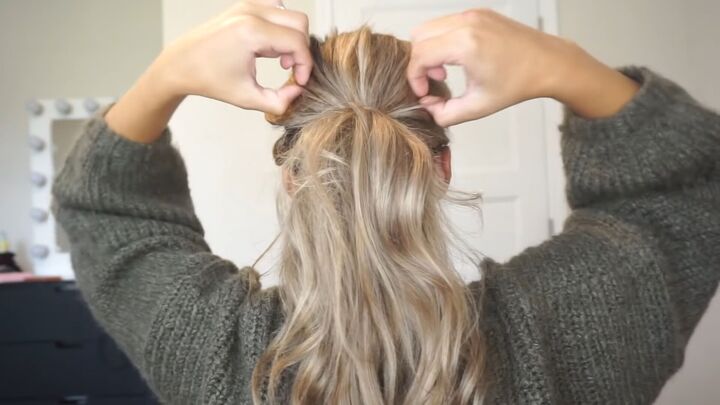 3 cute easy fall hairstyles to try with medium or long hair, Pinching hair to create texture and volume