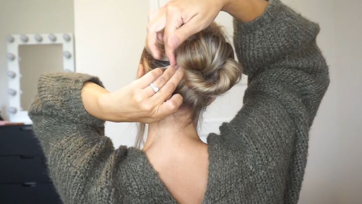 3 cute easy fall hairstyles to try with medium or long hair, Securing the bun with bobby pins