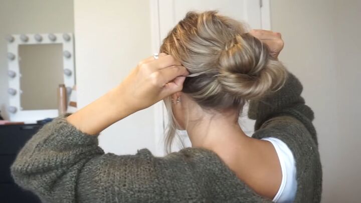 3 cute easy fall hairstyles to try with medium or long hair, Making the bun look messy and lived in