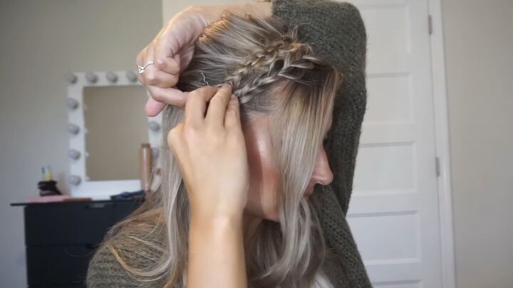 3 cute easy fall hairstyles to try with medium or long hair, Securing the braids with bobby pins
