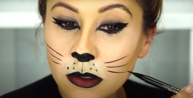 easiest halloween look ever here s how to do perfect cat girl makeup, Drawing cat whiskers on the face