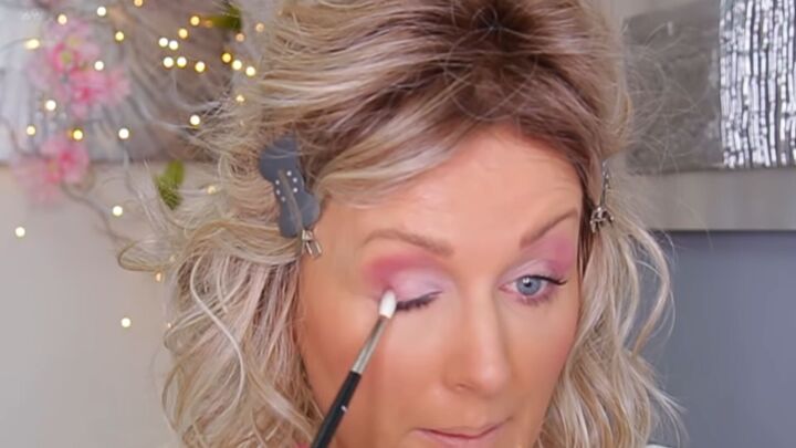 simple makeup for droopy hooded eyes you can take from day to night, How to apply makeup for droopy eyes