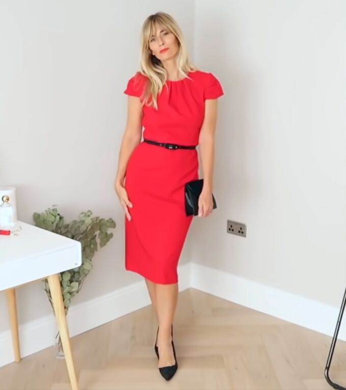 12 fun fall winter 2021 fashion trends you can wear this season, Red dress with black belt and black bag