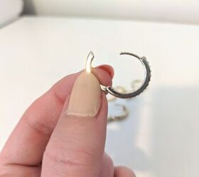 See how she reuses her earrings in a totally new way