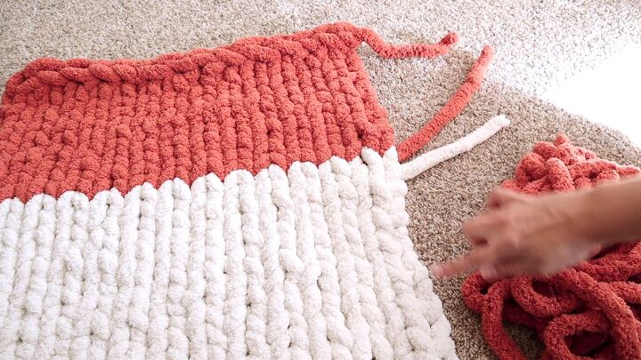 how to make a gigantic diy chunky knit cardigan by doing slip knots, Leaving the ends dangling