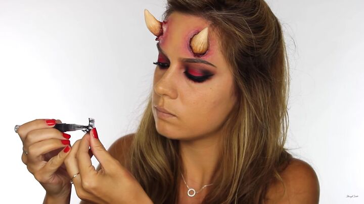 how to do sexy devil makeup for halloween complete with horns, Devil Halloween makeup glam