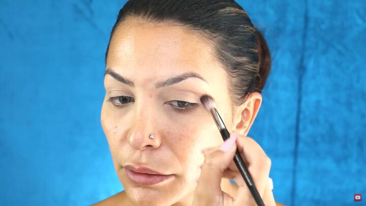 perfect the sultry eye look with this easy smokey eye palette tutorial, Applying light brown eyeshadow over eyelids