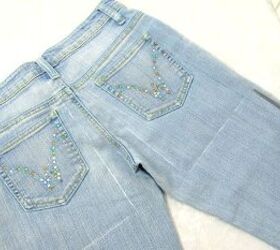 Cut the back off of your jeans and use it to make this adorable idea